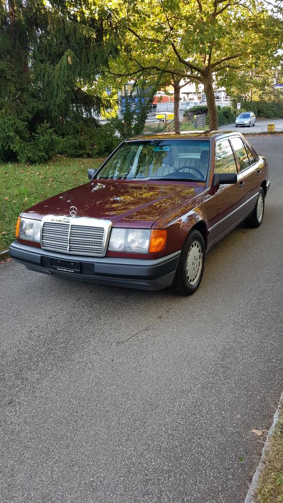 MERCEDES-BENZ 230 E (Limousine) Mercedes-Benz MERCEDES-BENZ 230 E (Limousine)